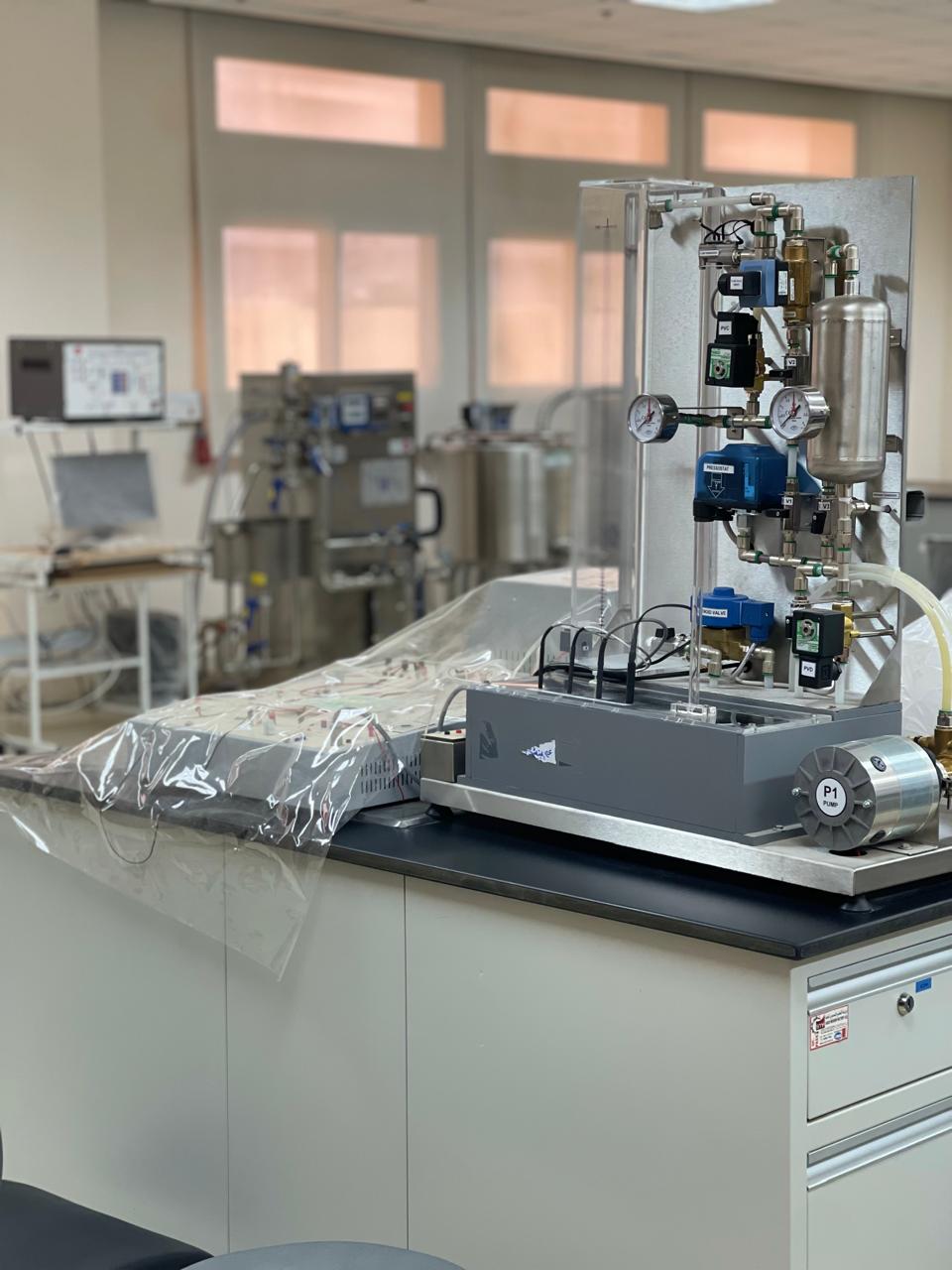 معامل تقنية الغذاء.jpeg